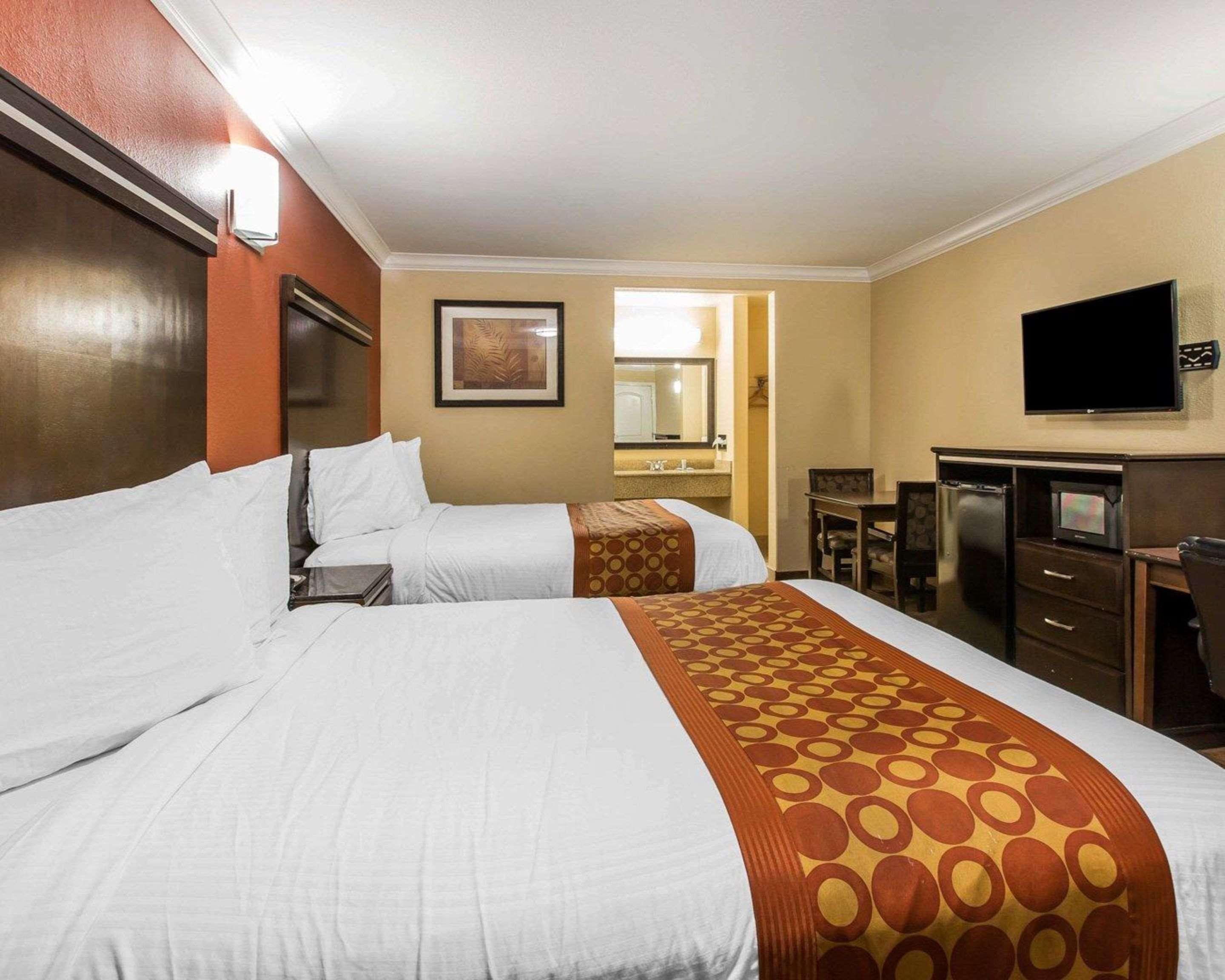 Rodeway Inn & Suites Corona Exterior foto